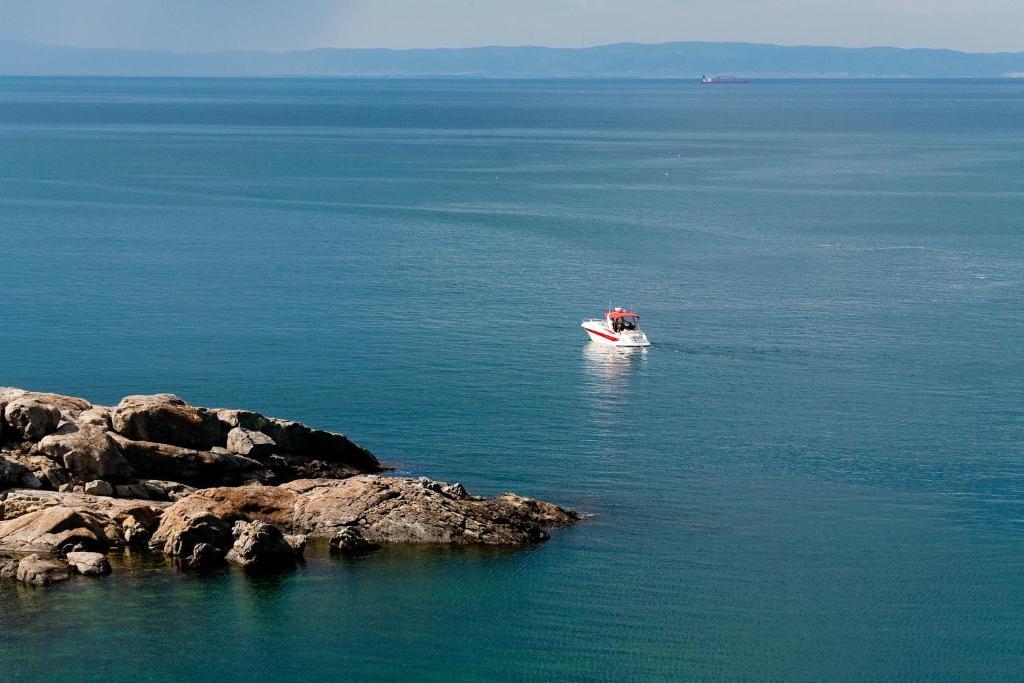 Paradise Bay Hotel Pomorie Exterior photo